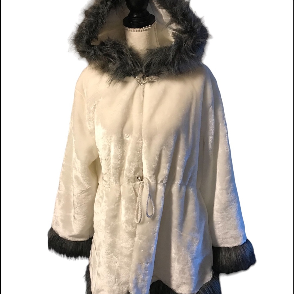 NWT, Faux fur winter coat, size XL